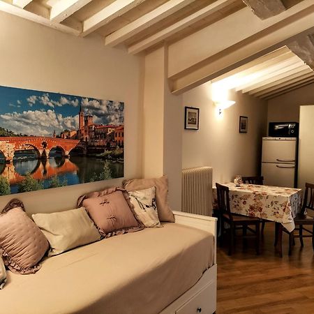 Catulliana Apartment เวโรนา ภายนอก รูปภาพ