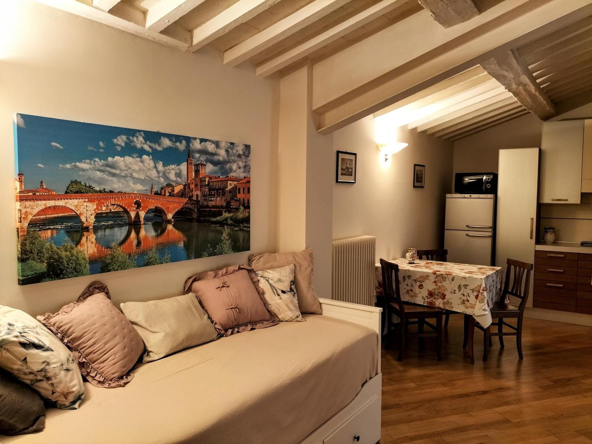 Catulliana Apartment เวโรนา ภายนอก รูปภาพ